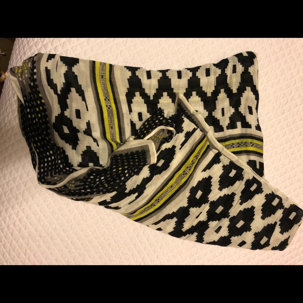 Aztec Scarf - Picture 3 of 3